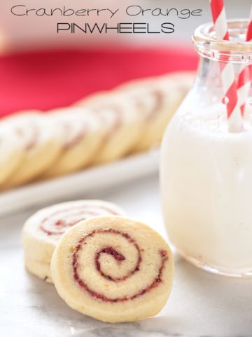These cranberry orange pinwheels cookies make a great holiday treat! #chrismtascookies
