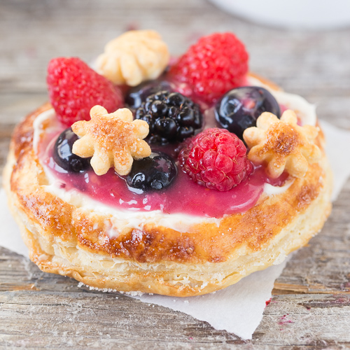 puff pastry mini pizza with fresh fruit