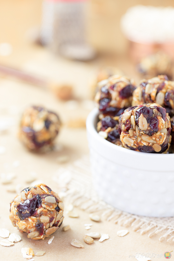 Have a bit of pumpkin puree leftover? Make these no bake energy bites for a great pick-me-up! No Bake Pumpkin Chia Energy Bites | Cooking on the Front Burner