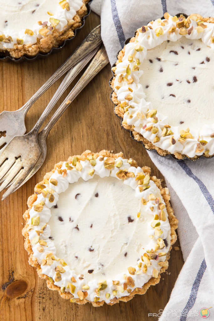 No bake cannoli cheesecake, made for one! This mini cannoli cheesecakes recipe is simple to make, and because this is a no bake dessert recipe, you won't heat up your kitchen. | Cooking on the Front Burner