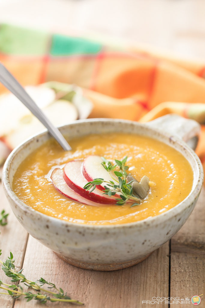 How does a comforting bowl of Butternut Squash Apple soup sound? It is super creamy, flavorable and a bit spicy!