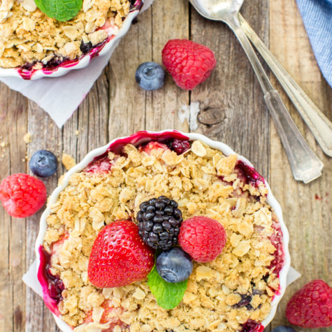 Easy Mixed Berry Crisp