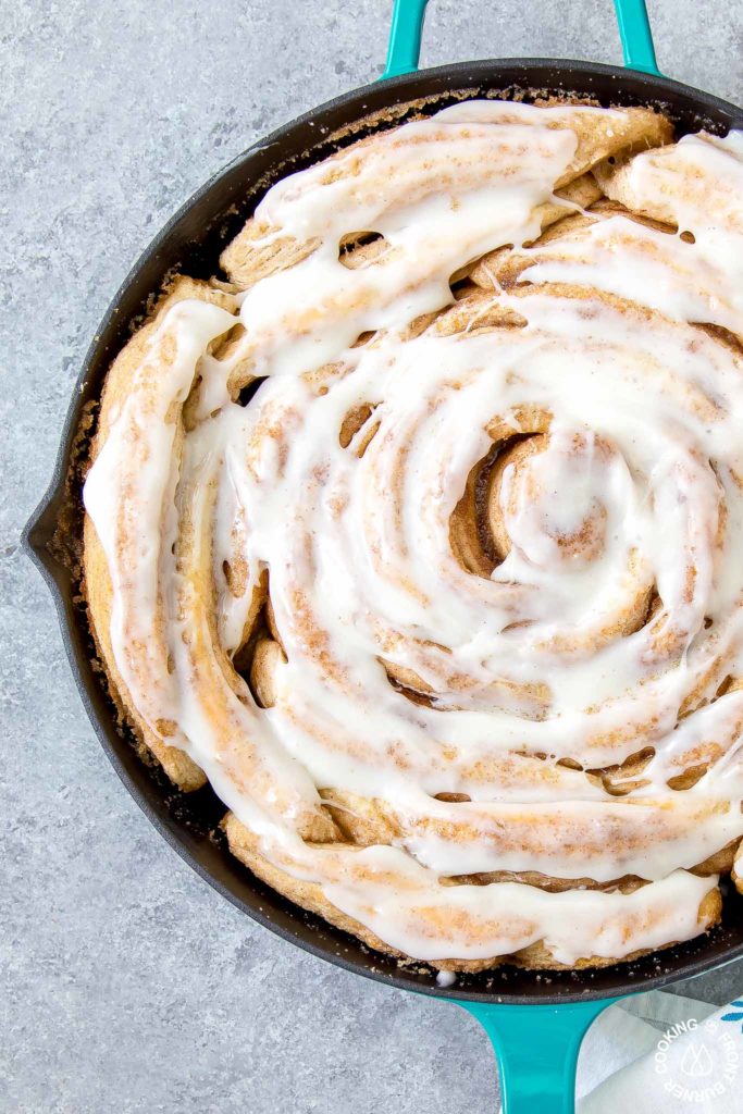 close up shot of pumpkin spice skillet rolls