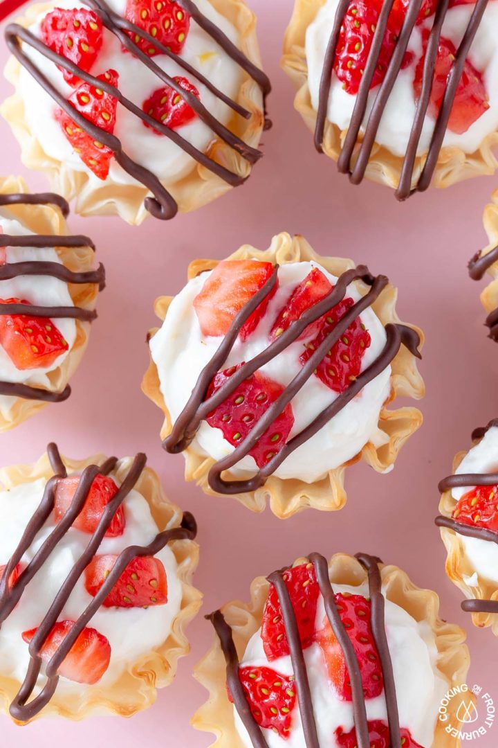 a close up picture of a mini cheesecake on a plate