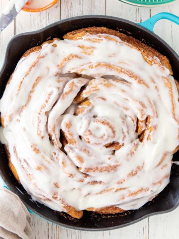 giant cinnamon roll in a skillet