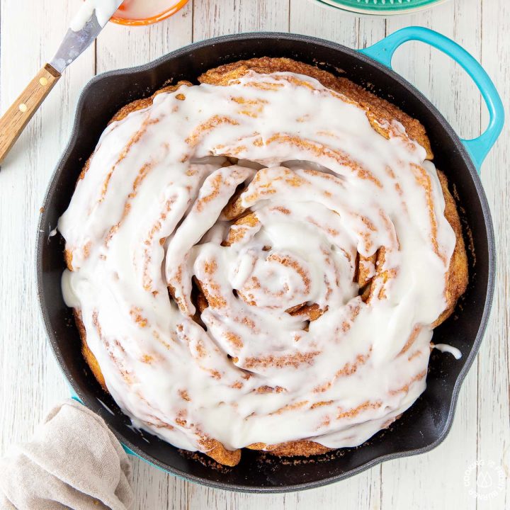 giant cinnamon roll in a skillet