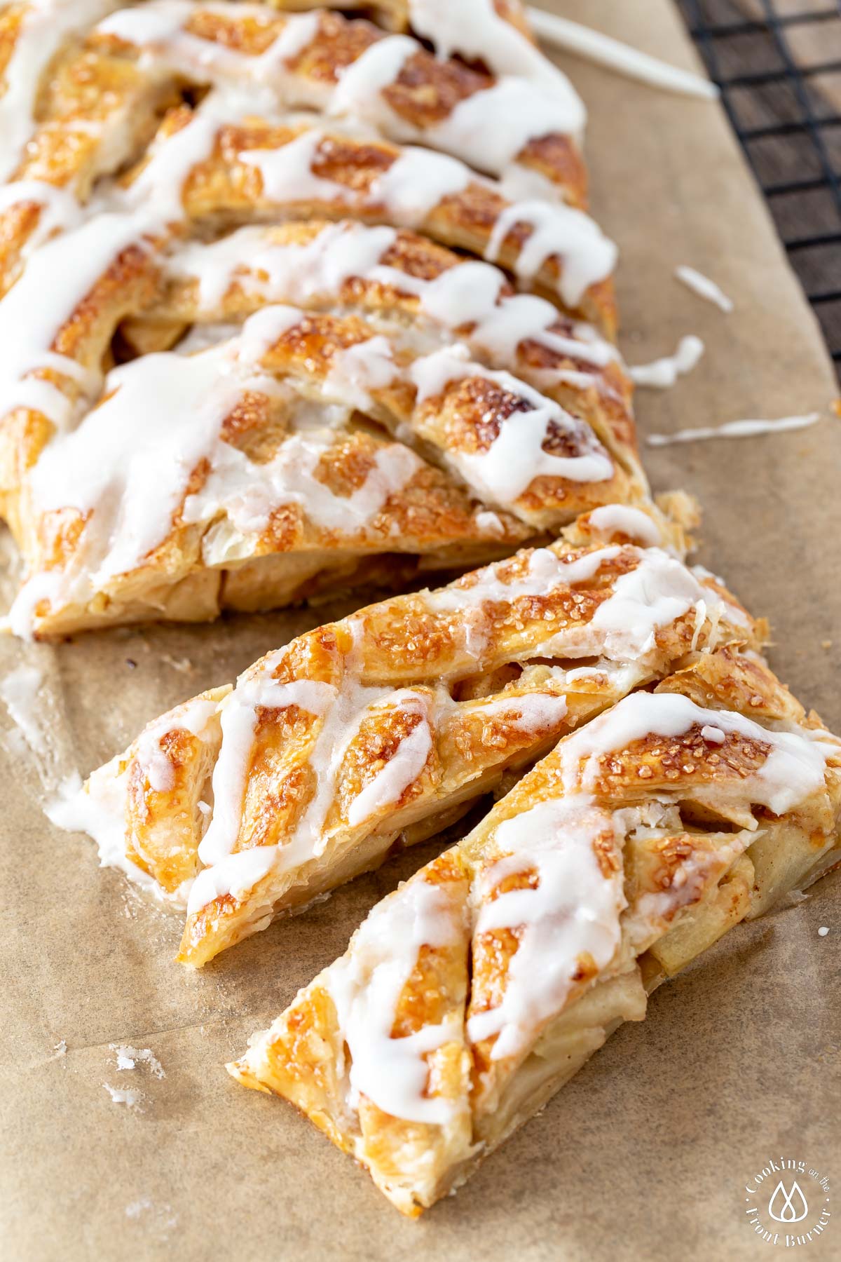 apple strudel with 2 slices cut